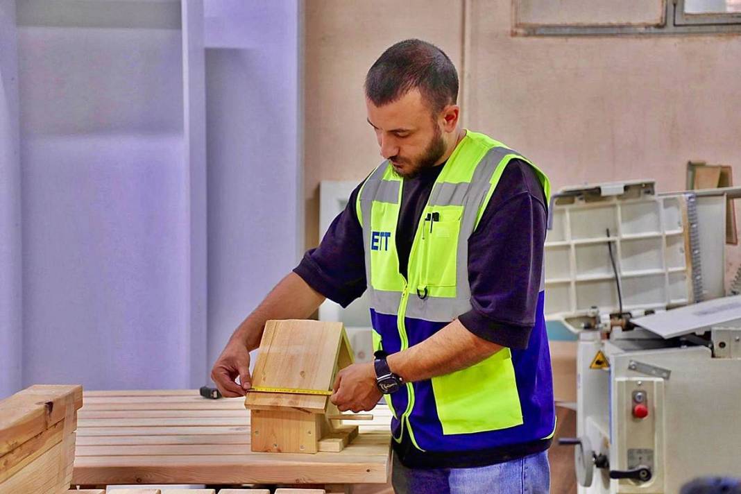 İETT'den çocuklara armağan: Eski otobüs malzemeleriyle oyun parkı yaptılar 3